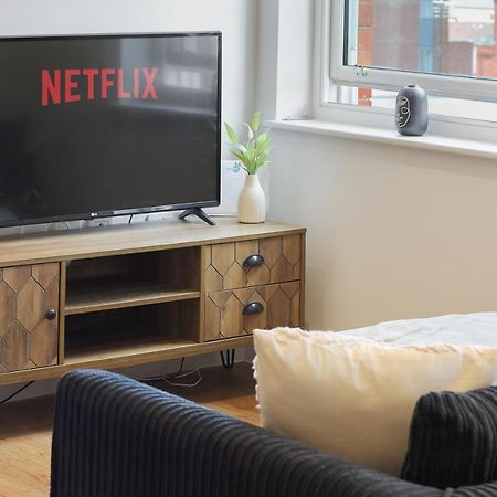 Modern 2-Bed Apartment, Free Parking, City Centre, Netflix & Pet Friendly - Hosted By Stay Host Save Sheffield Dış mekan fotoğraf