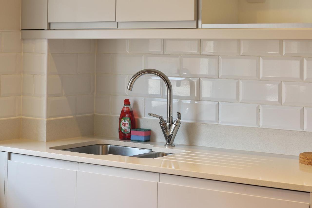 Modern 2-Bed Apartment, Free Parking, City Centre, Netflix & Pet Friendly - Hosted By Stay Host Save Sheffield Dış mekan fotoğraf