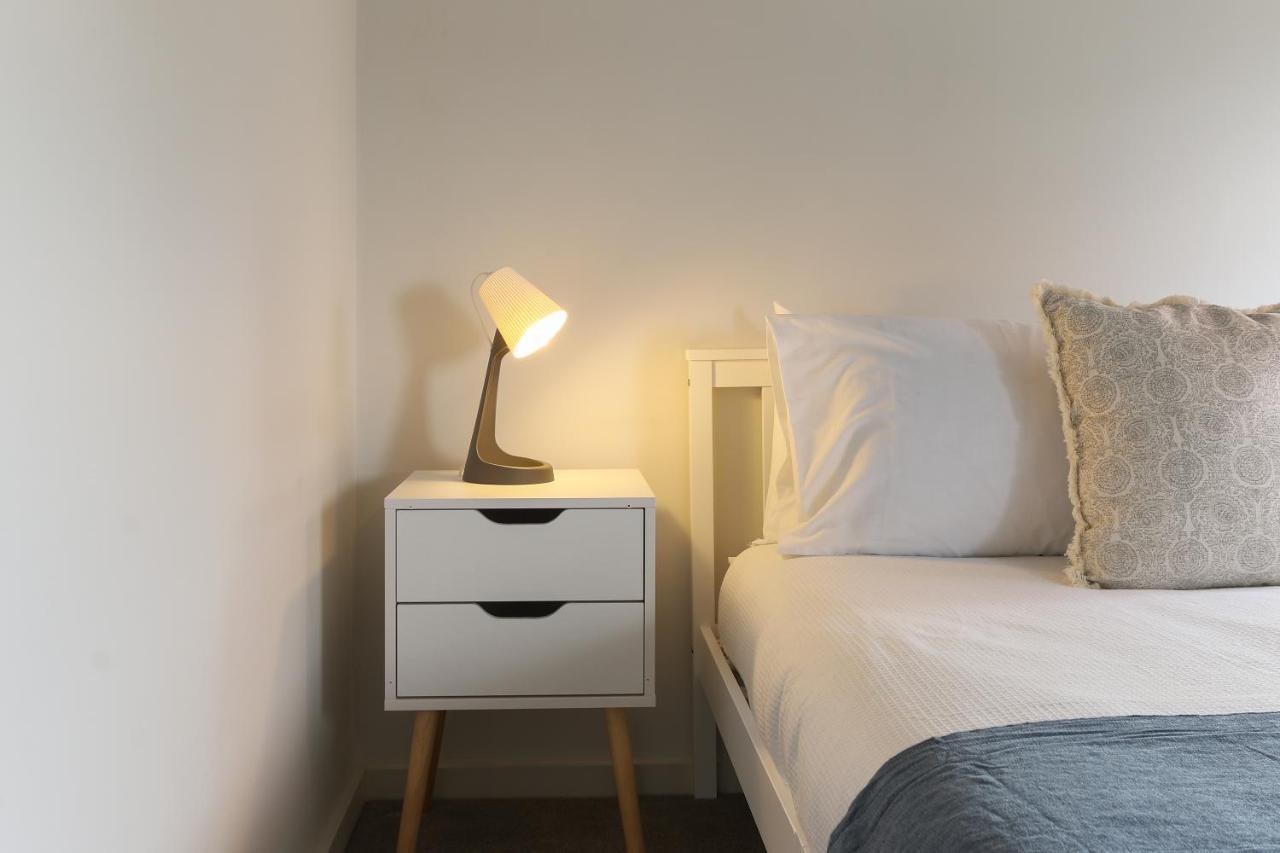 Modern 2-Bed Apartment, Free Parking, City Centre, Netflix & Pet Friendly - Hosted By Stay Host Save Sheffield Dış mekan fotoğraf