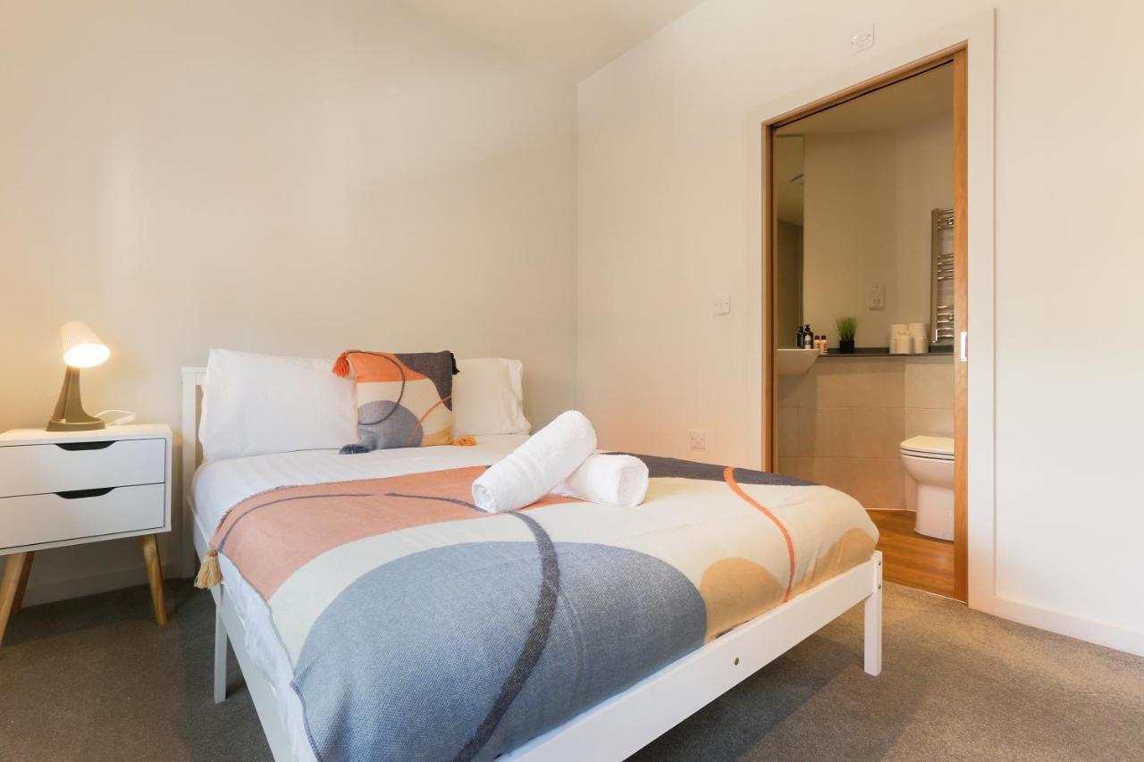 Modern 2-Bed Apartment, Free Parking, City Centre, Netflix & Pet Friendly - Hosted By Stay Host Save Sheffield Dış mekan fotoğraf