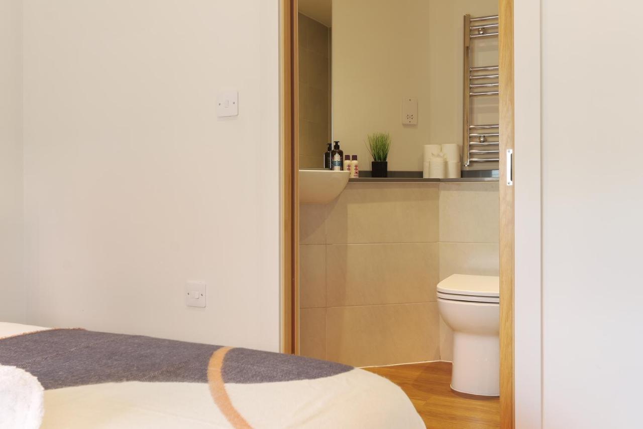 Modern 2-Bed Apartment, Free Parking, City Centre, Netflix & Pet Friendly - Hosted By Stay Host Save Sheffield Dış mekan fotoğraf